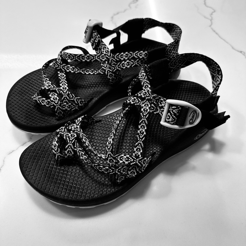 EUC Cloud Chacos - Black & White